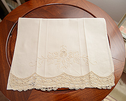 Guest Towel. Cluny Lace. Southern Hearts - Click Image to Close